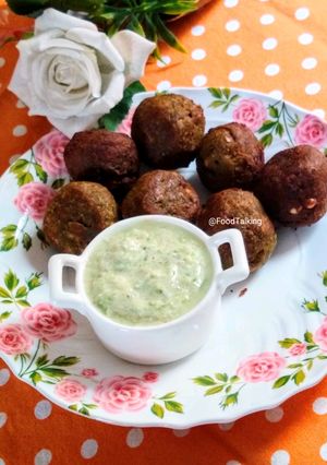 A picture of Falafel With Tzatziki.