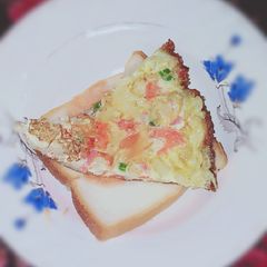 A picture of Egg and Toast Pizza.
