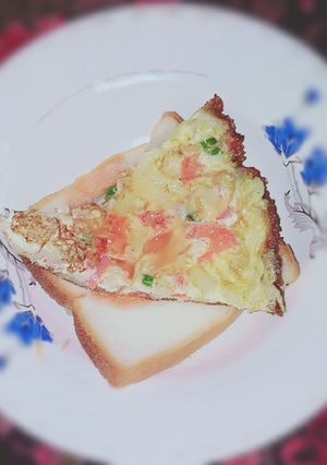 A picture of Egg and Toast Pizza.