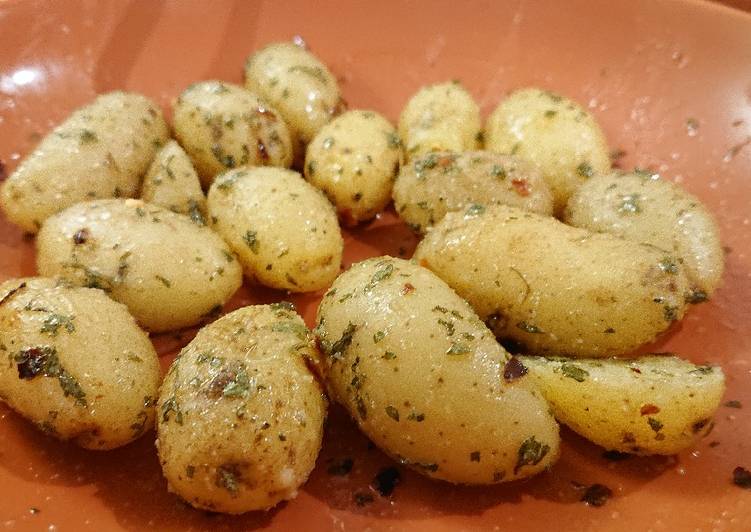 Recipe of Ultimate Super Quick Herby Potatoes