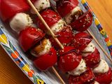 Caprese με ντοματίνια σαν σουβλάκι