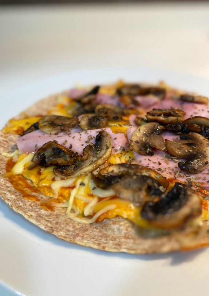 Una foto de Tortipizza funghi: champiñón jamón y queso