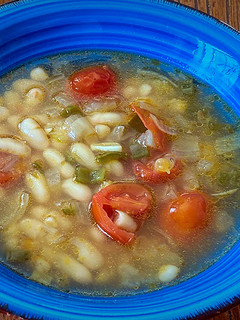 Una foto de Sopa de alubias y tomate