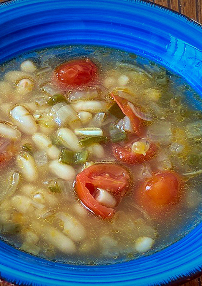 Una foto de Sopa de alubias y tomate