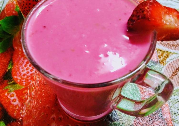 Simple Way to Prepare Any-night-of-the-week Strawberry milk shake