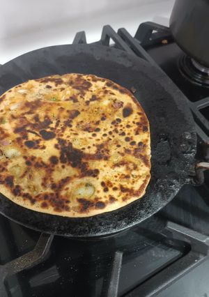 A picture of Punjabi ya da Aloo Wala Tawa Paratha.