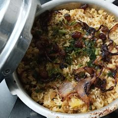 A picture of Kerala chicken biryani (cooker biriyani).
