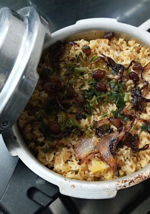 A picture of Kerala chicken biryani (cooker biriyani).