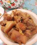 Thịt bắp giò và móng giò kho quế, hoa hồi, thảo quả