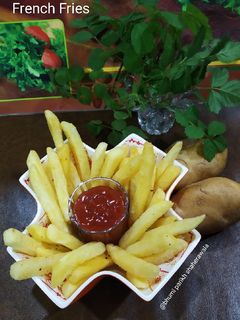 ફ્રેન્ચ ફ્રાઈસ (French Fries Recipe In Gujarati) રેસીપી મુખ્ય ફોટો