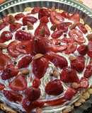 Tarta de frutillas, con almíbar de naranja, frutillas y almendra
