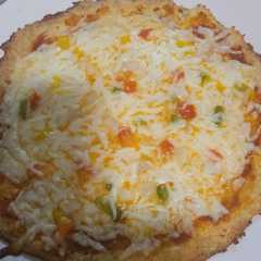 Una foto de Pizza con masa de Pollo (Keto)