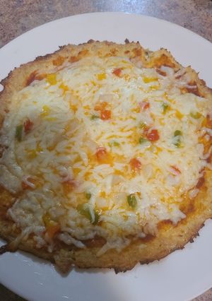 Una foto de Pizza con masa de Pollo (Keto)