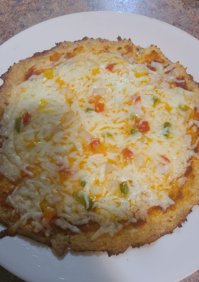 Una foto de Pizza con masa de Pollo (Keto)