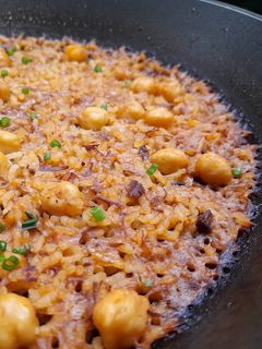 Una foto de Arroz de rabo de ternera con garbanzos