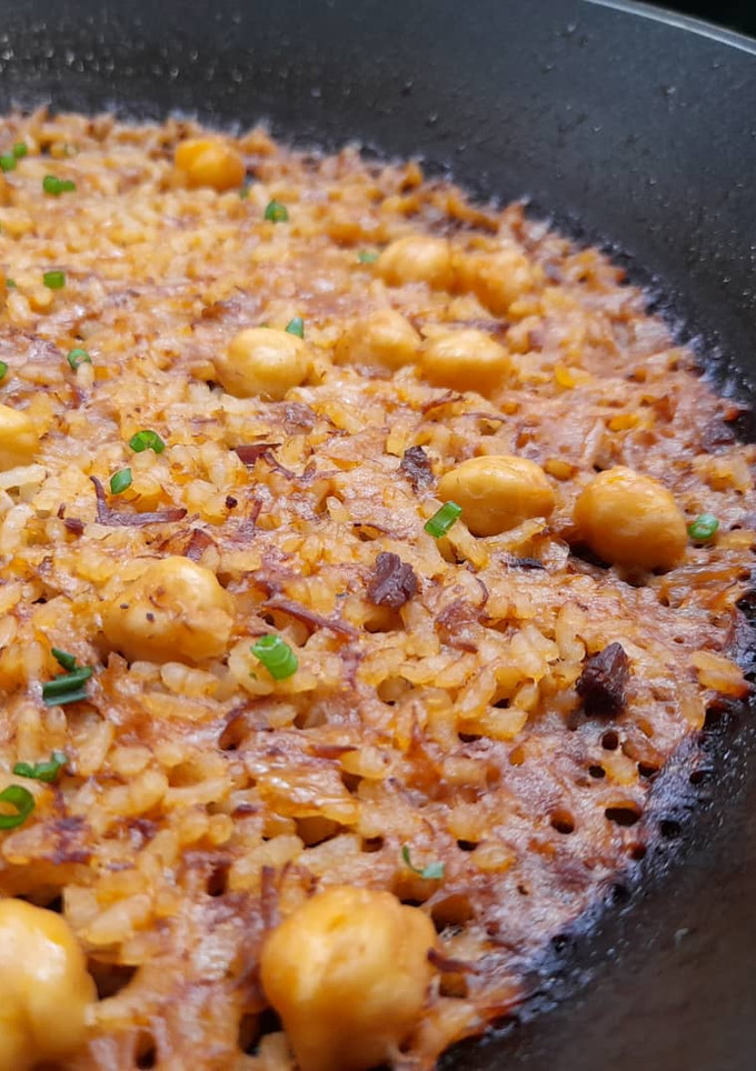 Una foto de Arroz de rabo de ternera con garbanzos