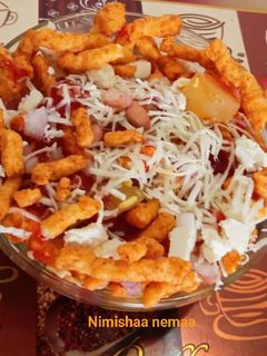 चीज़ी आलू कुरकुरे भेल (cheese aloo kurkure bhel recipe in Hindi) रेसिपी मुख्य फोटो