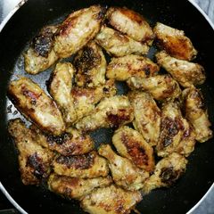 A picture of Grilled chicken wings.