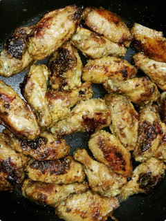 A picture of Grilled chicken wings.