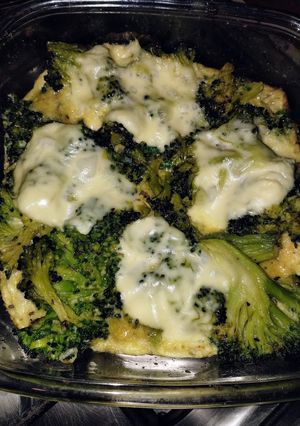 Una foto de Brócoli con crema y queso al horno facilísimo!