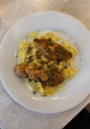 A picture of Chicken Piccata.