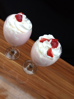 Strawberry milk shake/ ice cream ainihin hoton girkin