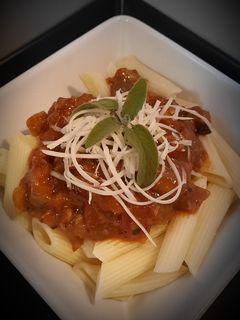 Fehérboros padlizsánragu pennével recept fotója