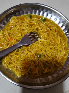 વેજીટેબલ બટર મેગી (Vegetable Butter Maggi Recipe In Gujarati) રેસીપી મુખ્ય ફોટો