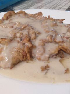 Una foto de Ternera con rebozado especial y salsa gravy