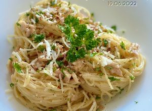 Gambar Classic Spaghetti Carbonara (Egg Yolk & Parmesan)