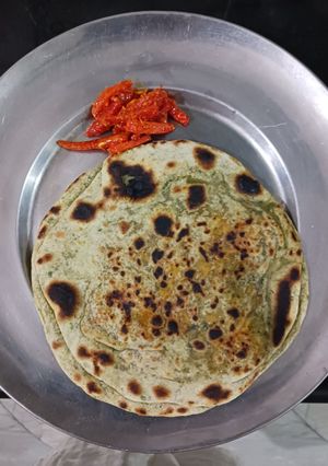 A picture of Tofu stuff palak paratha.