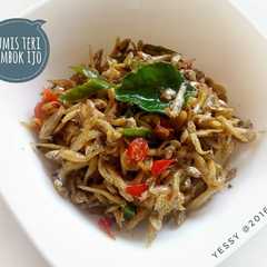 A picture of Tumis teri lombok ijo.