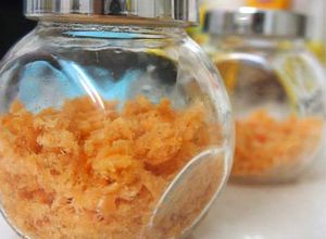 Hình của món Ruốc (chà bông) tôm/cá cho bé ăn dặm.