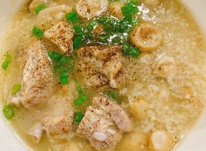 Hình của món Cháo sườn heo nấm rơm.