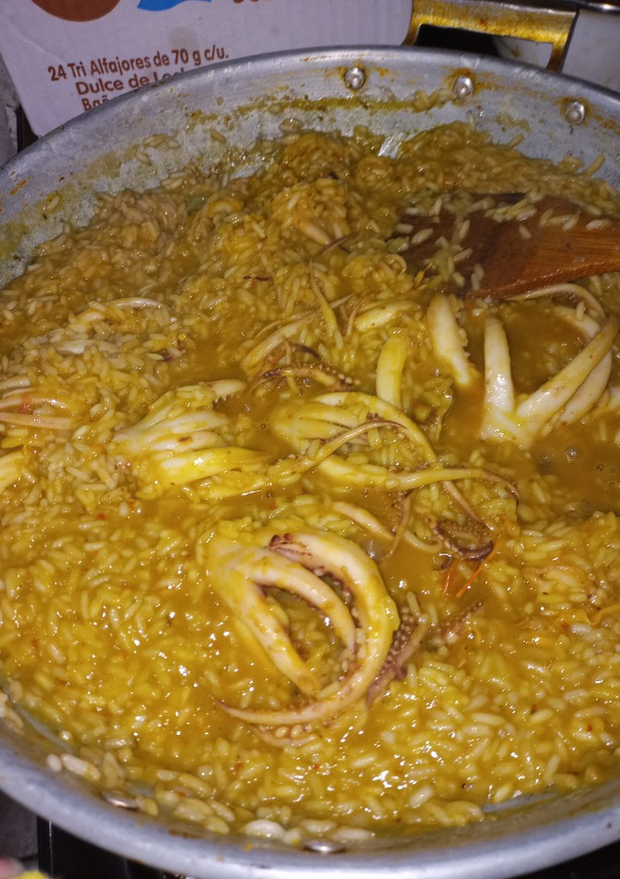 Una foto de Paella de pescado🐙🦐🦑