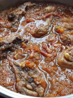 Una foto de Cazuela de pollo con bacon y verduras
