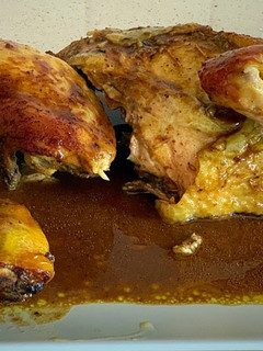 Una foto de Pollo asado al estilo peruano