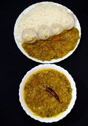 साबुतमूंग करी (Sabut moong curry recipe in hindi) रेसिपी मुख्य फोटो