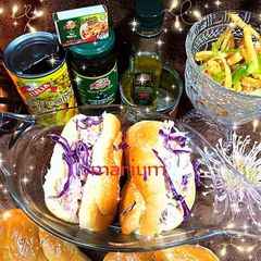 A picture of Breads bun sandwich.