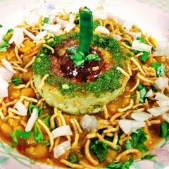 A picture of Ragda Patties.