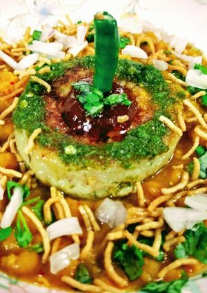 A picture of Ragda Patties.