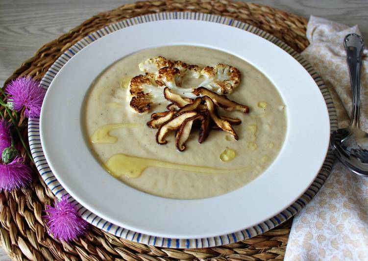 Crema de coliflor y shiitakes