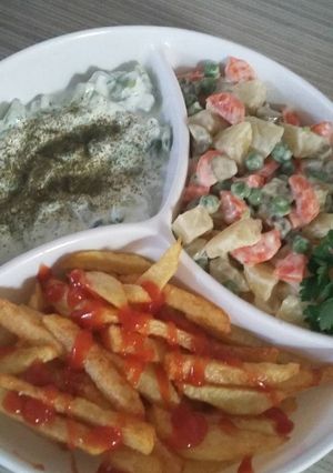 صورة لوصفة مقبلات (سلطه روسيه ، جاجيك اوخيار باللبن ونعنع ، بطاطا مقليه)