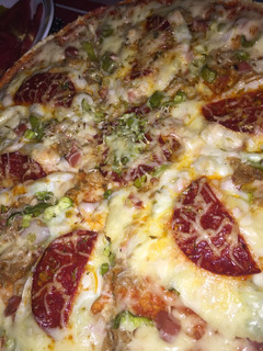 Una foto de Pizza colorida