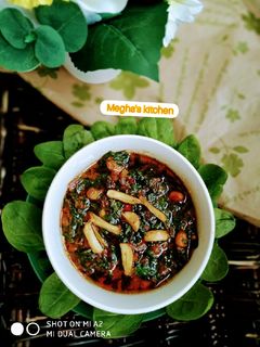 तडकेवाली लहसूनी पालक (tadkewali lasuni palak recipe in marathi) रेसिपी चे मुख्य फोटो