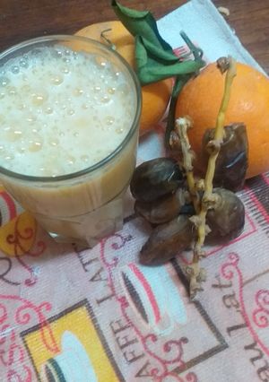صورة لوصفة عصير البرتقال بالموز والتمر