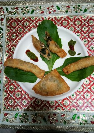 A picture of Spinach cheesey stick and packets.