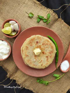 આલૂ પરાઠા (Aloo Paratha Recipe in Gujarati) રેસીપી મુખ્ય ફોટો