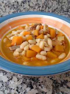 Una foto de Alubias blancas con panceta y calabaza