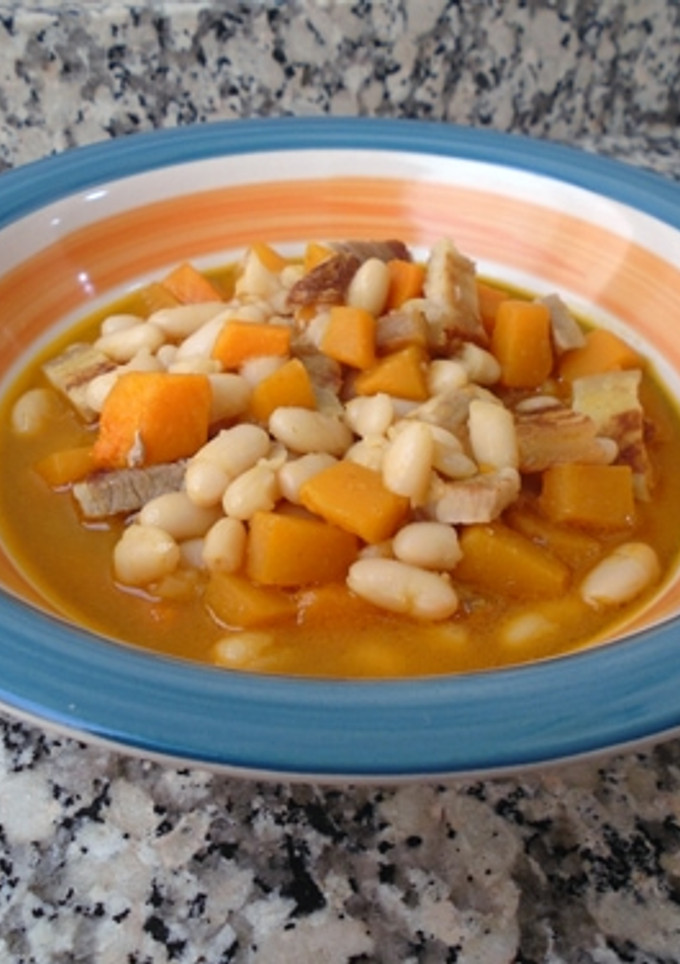 Una foto de Alubias blancas con panceta y calabaza
